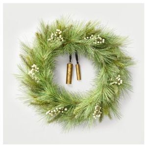 Needle Pine & Snowberry Seasonal Faux Wreath Hearth & Hand™ with Magnolia NWT